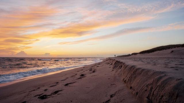 Photo of sand dune at Miacomet Beach.